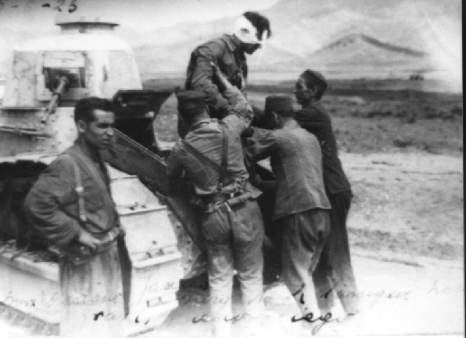 wounded soldier pulled off from Renault FT-17 tank